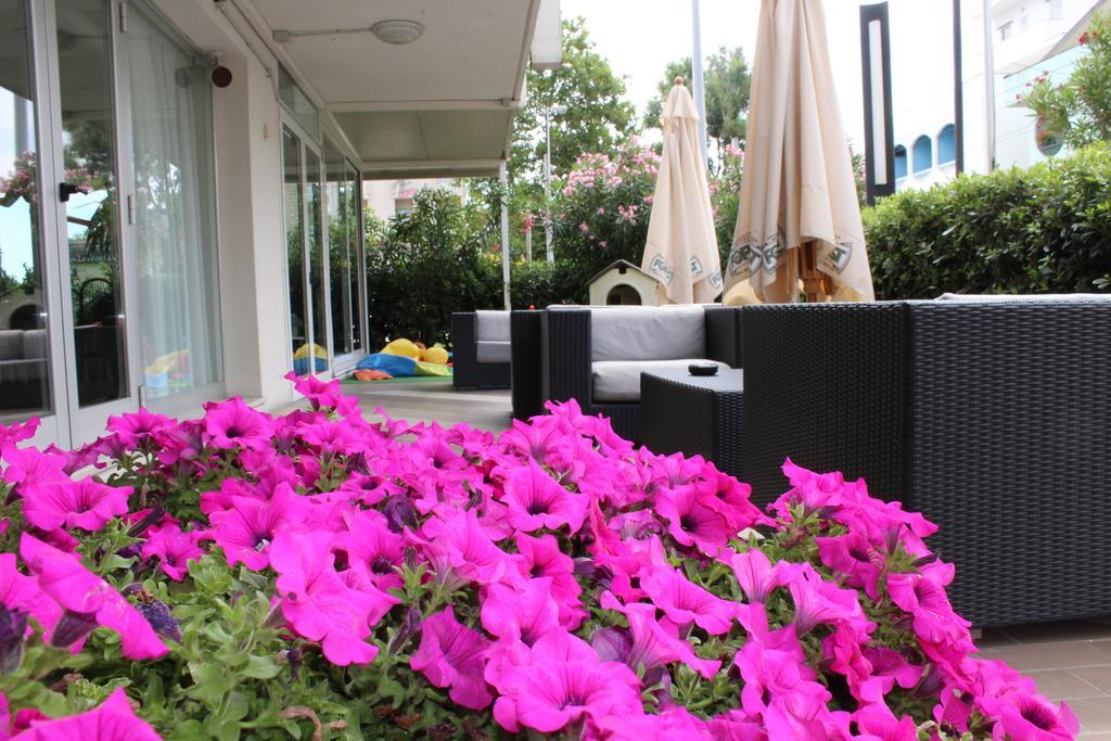 Hotel Kent Riccione Exterior photo